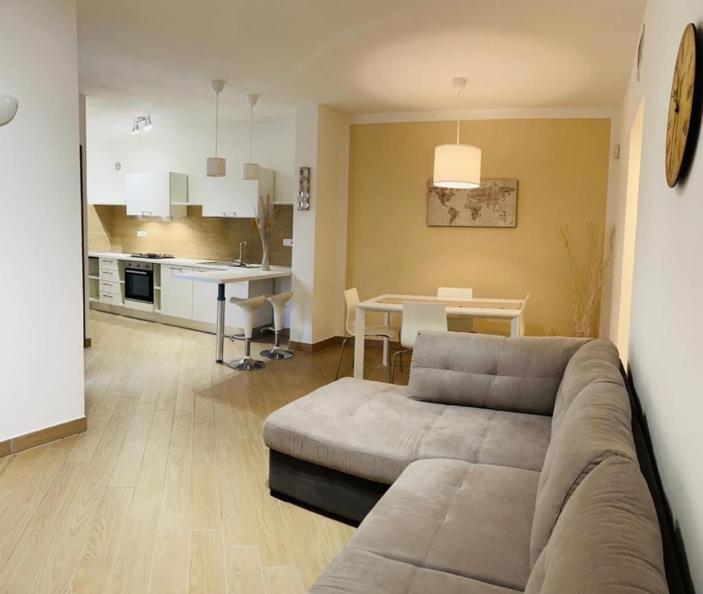 Comecasa Modern Apartment In Historical Centre Asti Zewnętrze zdjęcie
